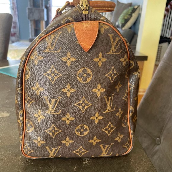 Authentic Louis Vuitton Monogram Speedy 30 - Picture 2 of 14
